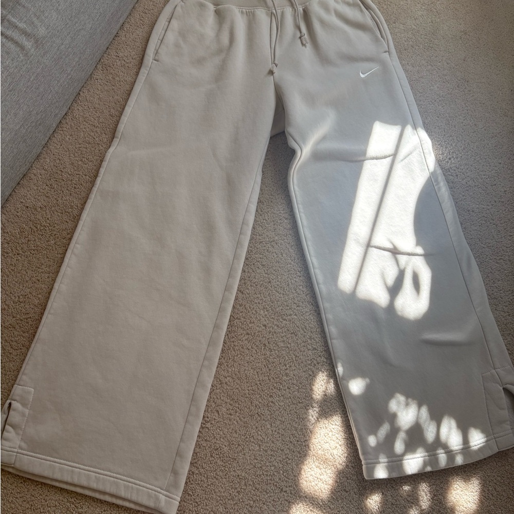 Women’s Nike wide leg sweatpants